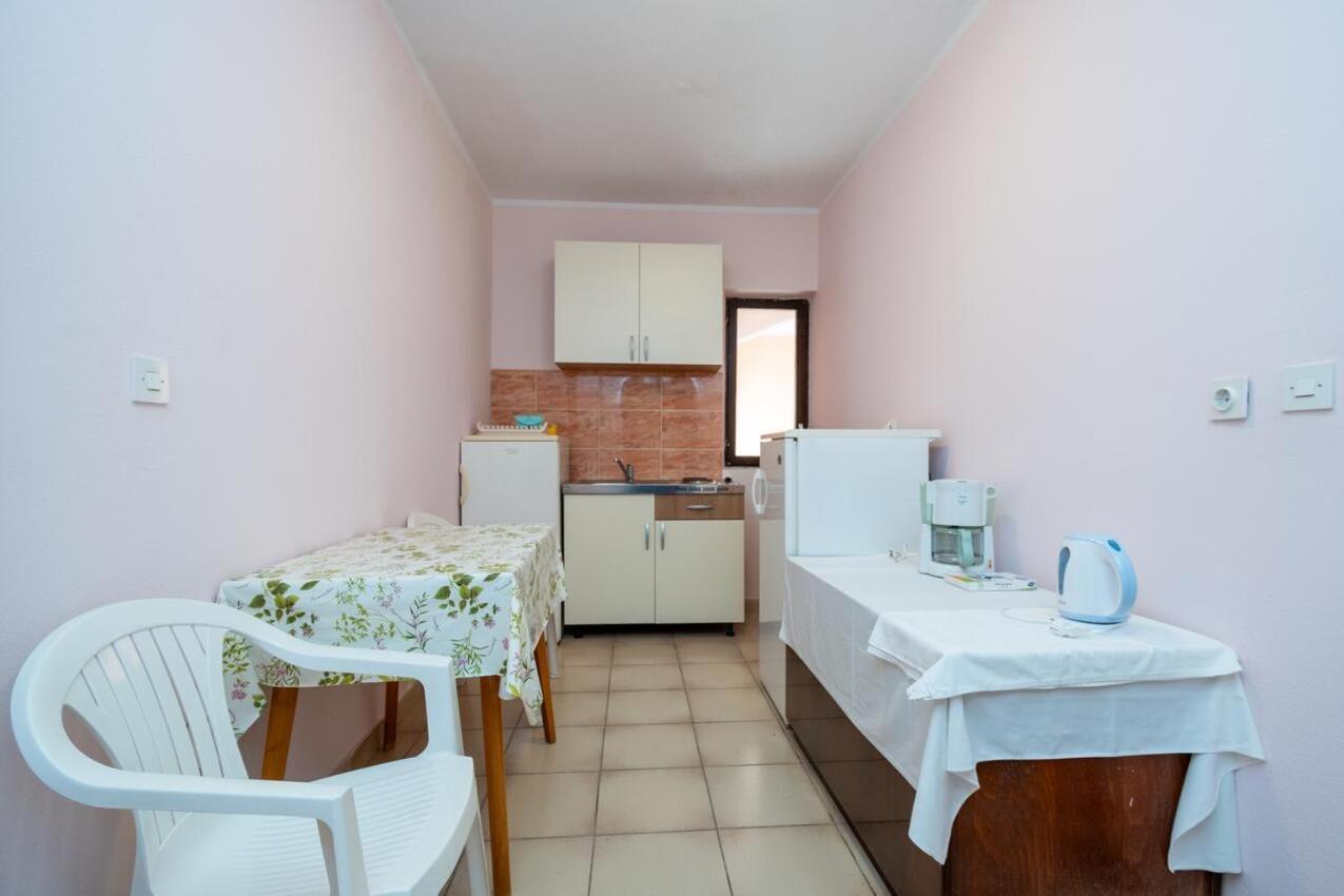 Apartments And Rooms With Parking Space Zubovici, Pag - 16063 Ngoại thất bức ảnh